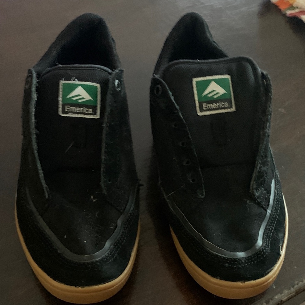 Emerica men’s suede skate shoes